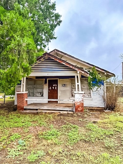 view of front of property with covered porch