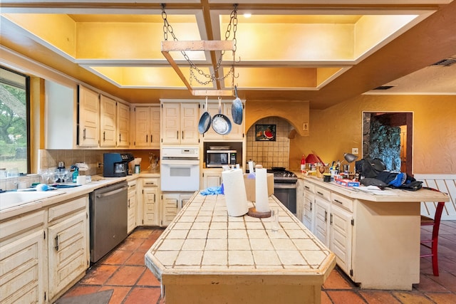 kitchen with a kitchen island, stainless steel appliances, a kitchen breakfast bar, and decorative backsplash