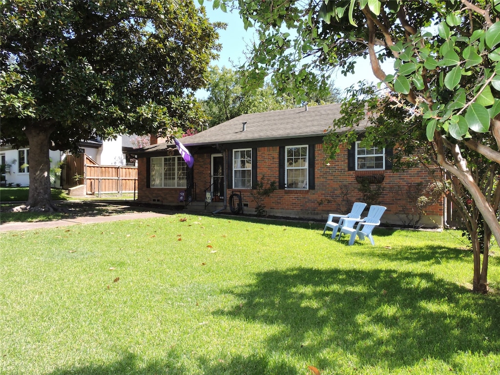 ranch-style house with a front lawn