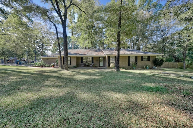 ranch-style home with a front yard