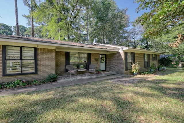 ranch-style house featuring a front yard and a porch