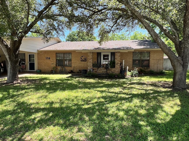 single story home featuring a front yard