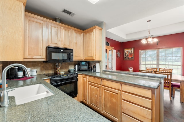 kitchen featuring a chandelier, backsplash, black appliances, kitchen peninsula, and sink