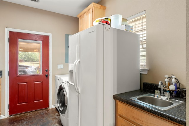 laundry room featuring cabinets, independent washer and dryer, and sink