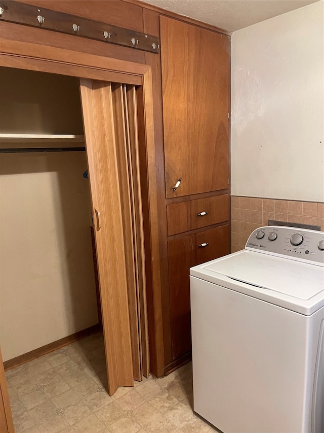 laundry area with washer / dryer