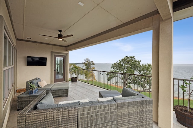 balcony featuring outdoor lounge area and ceiling fan