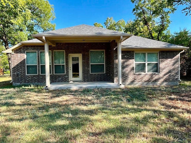 view of front of home featuring a patio area and a front lawn