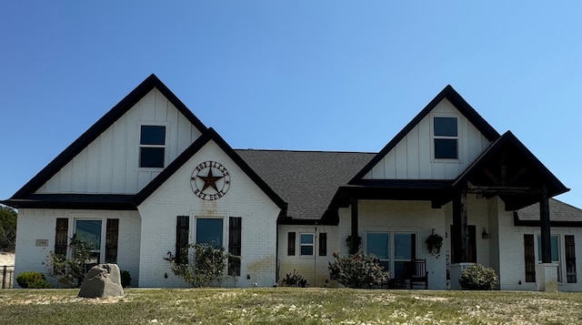 view of front of home featuring a front yard and covered porch