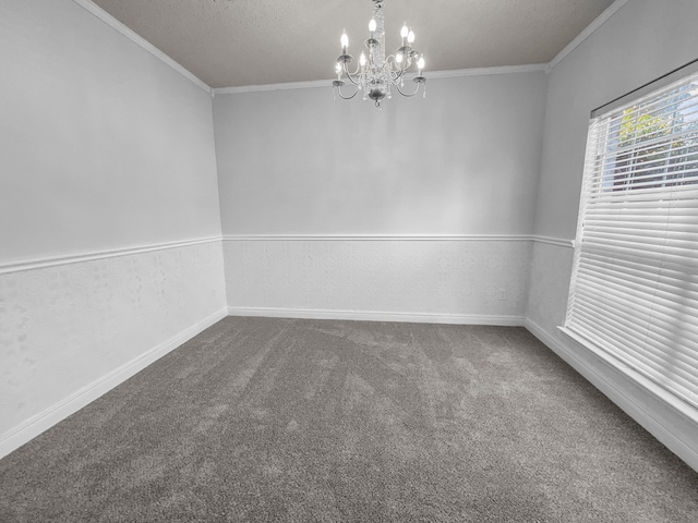 unfurnished room with a textured ceiling, an inviting chandelier, and carpet floors