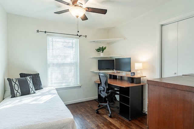 bedroom with dark wood-type flooring, ceiling fan, and a closet