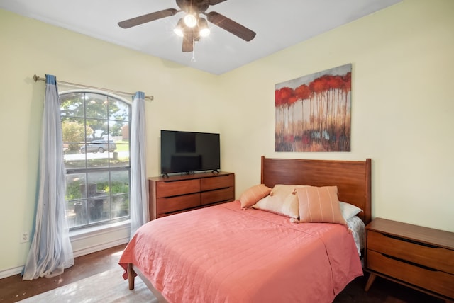 bedroom featuring ceiling fan