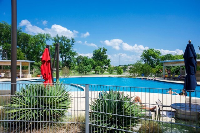 view of swimming pool