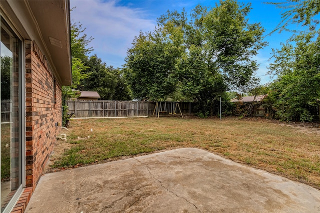 view of yard featuring a patio