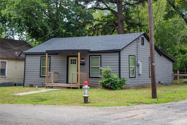 view of front of property with a front yard