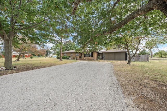 single story home featuring a front lawn