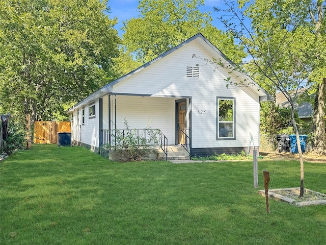 view of front of house featuring a front lawn