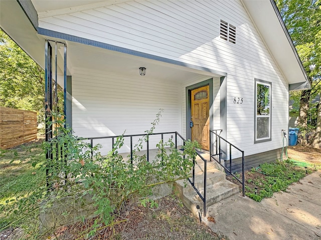 entrance to property featuring covered porch