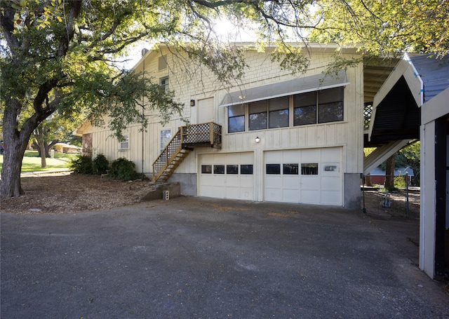 view of front facade featuring a garage