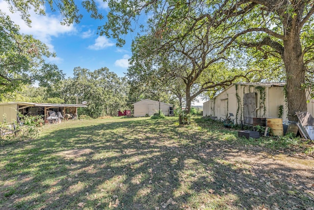 view of yard with a shed