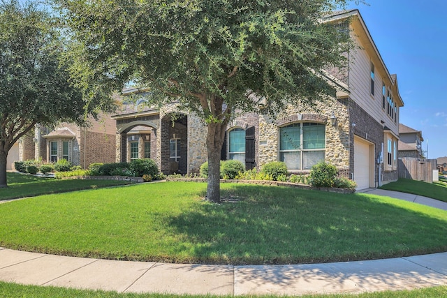 view of front facade featuring a garage and a front yard