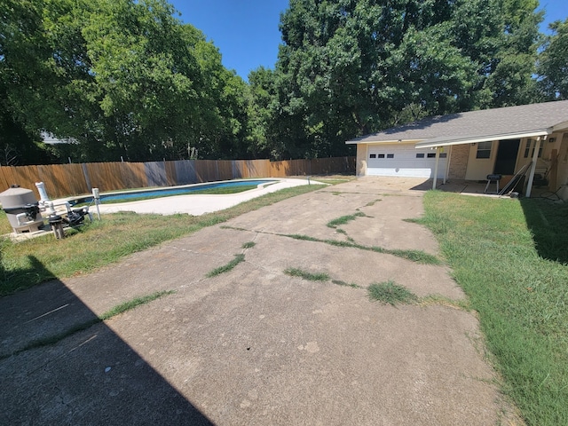 view of swimming pool featuring a patio area and a yard