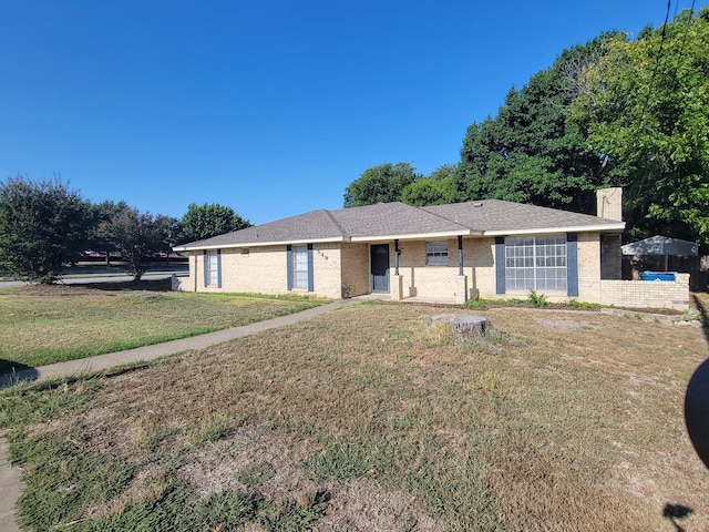 ranch-style house featuring a front lawn