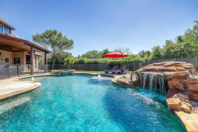 view of pool featuring an in ground hot tub and pool water feature