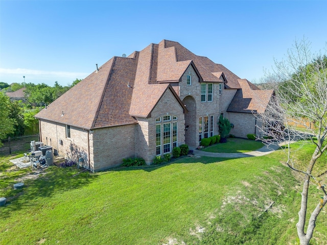 view of front of property with a front yard