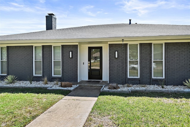 view of front of property with a front yard