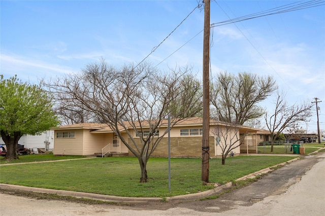 single story home featuring a front yard