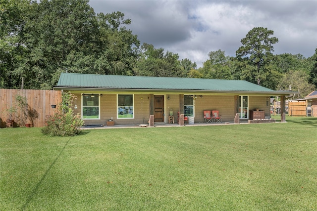 single story home with a front yard