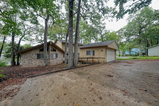 view of front facade featuring a garage