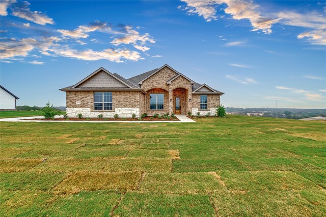 view of front of property with a front lawn