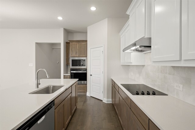 kitchen with visible vents, a sink, light countertops, stainless steel appliances, and a kitchen island with sink