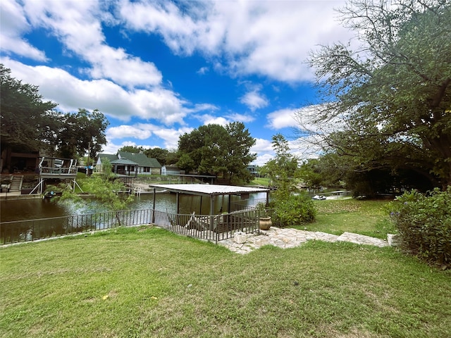 view of yard featuring a water view