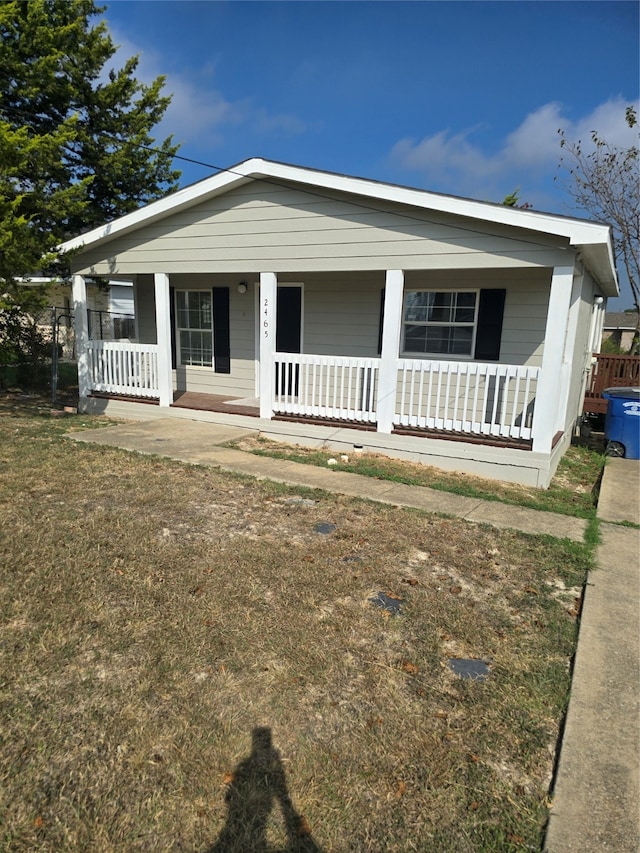 view of front of property featuring a porch