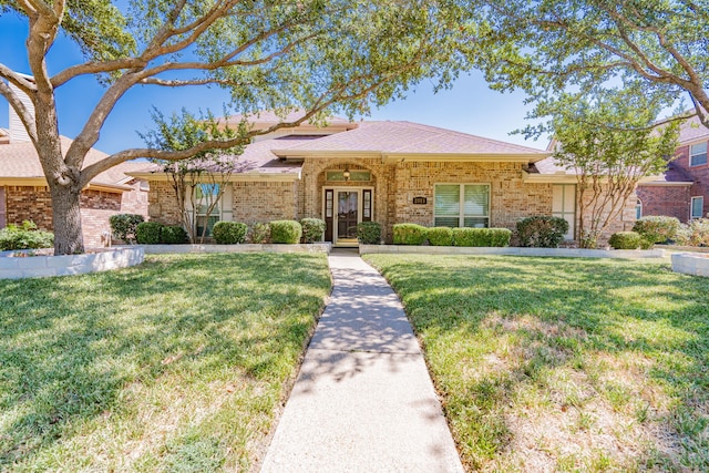 single story home with a front lawn