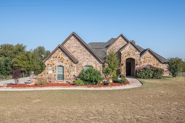 view of front of property with a front lawn