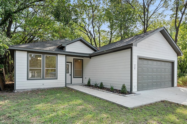 ranch-style house featuring a front lawn