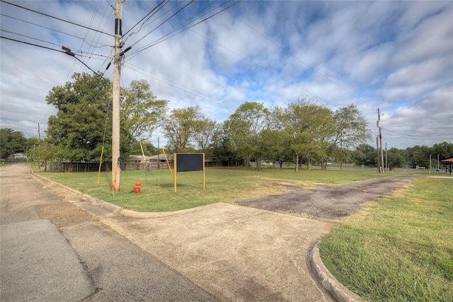 Listing photo 2 for 202 Jackson St, Mount Vernon TX 75457