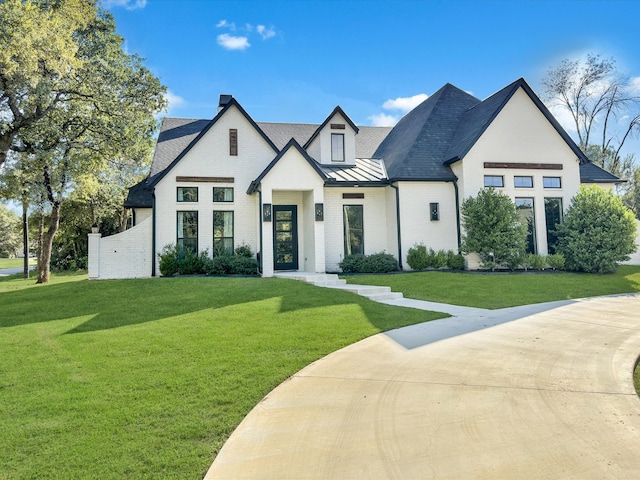 view of front of property with a front yard