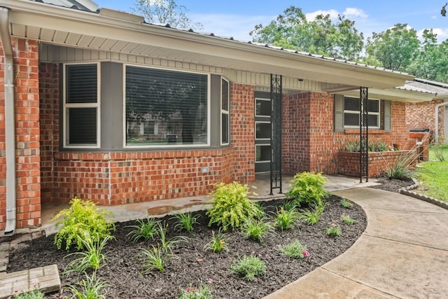 view of front of house with covered porch