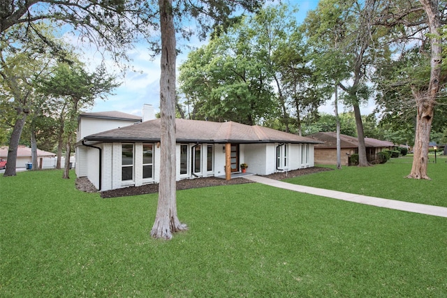 ranch-style home with a front yard