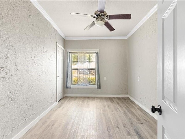 empty room featuring ornamental molding, light hardwood / wood-style floors, and ceiling fan