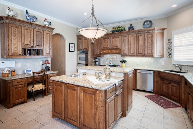 kitchen with an island with sink, stainless steel appliances, hanging light fixtures, and sink