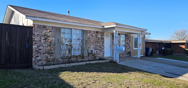 view of front of property with fence and a front lawn