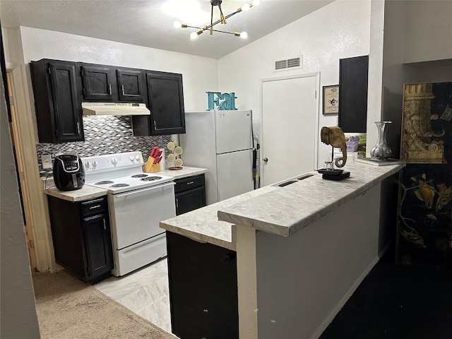 kitchen featuring kitchen peninsula, backsplash, a breakfast bar, white appliances, and vaulted ceiling