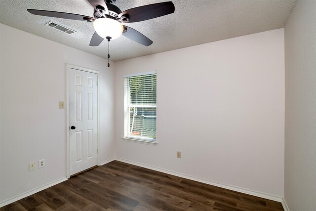 unfurnished room featuring a textured ceiling, dark hardwood / wood-style flooring, and ceiling fan