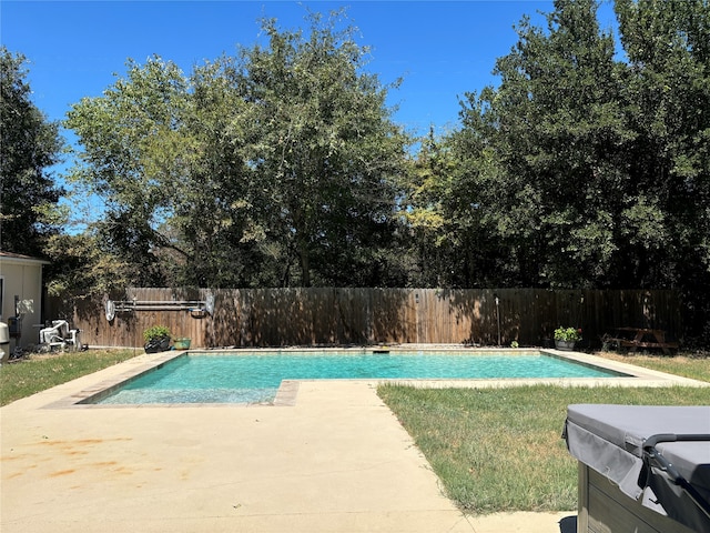 view of pool featuring a patio and a jacuzzi