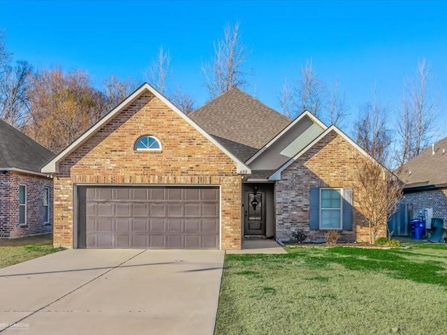 view of front of home featuring a garage and a front yard